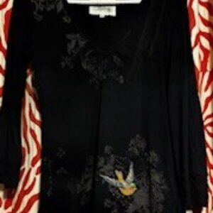 Black Wrist length V-neck Top, Beautiful Yellow Bird on Front,  Cotton, Size Sm.